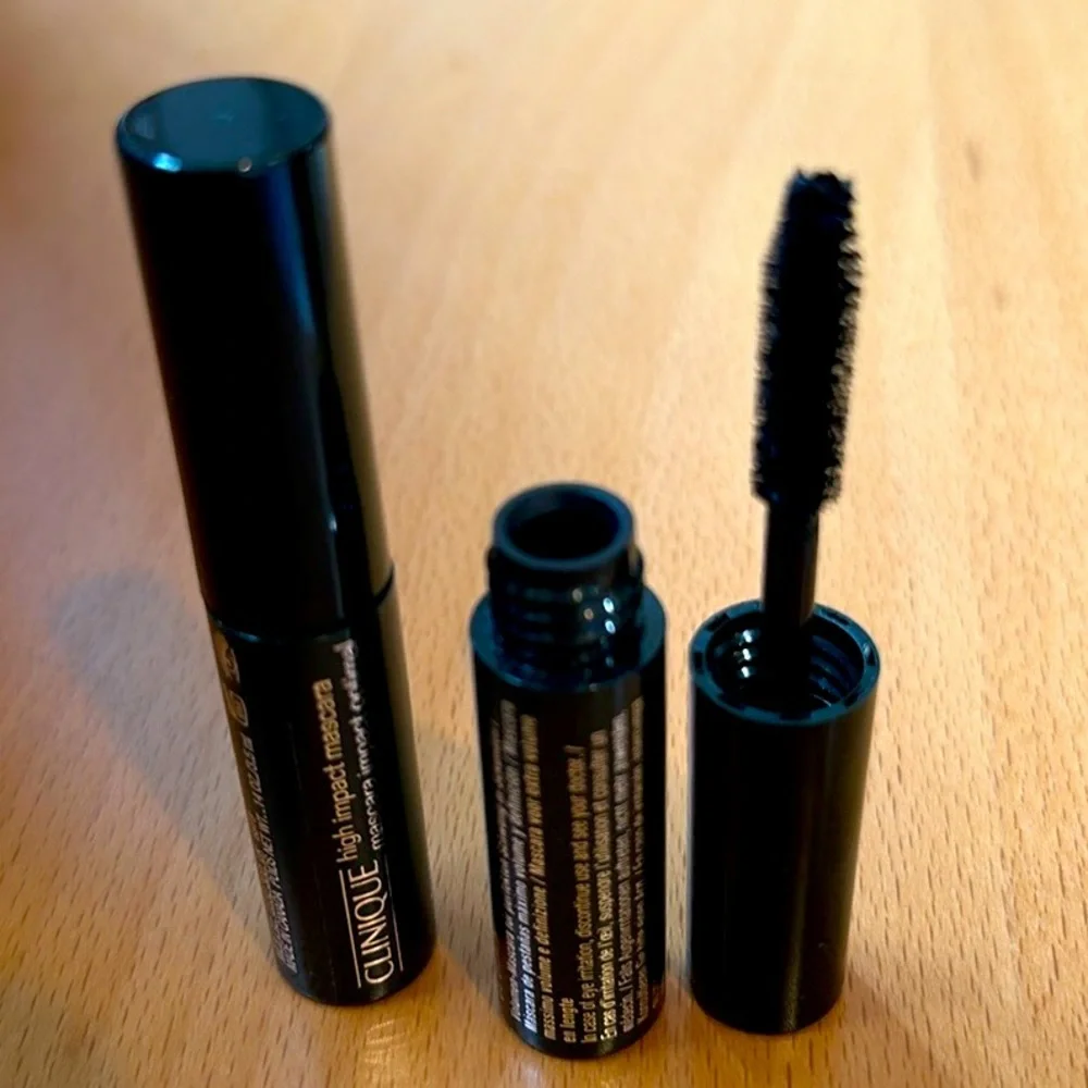 Clinique Trail Size of High Impact Mascara in Black(0.14 oz.) 3.5ml in New